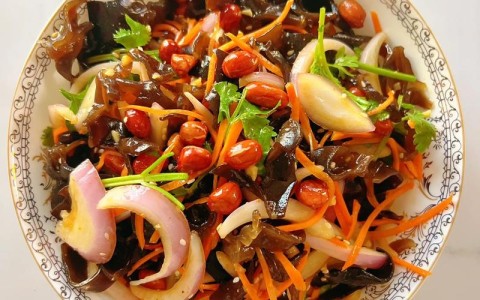 凉拌木耳的做法（凉拌木耳的做法最简单）