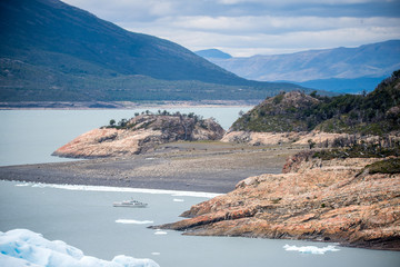电梯坠落自救指南真伪（电梯坠落时正确的避险姿势）
