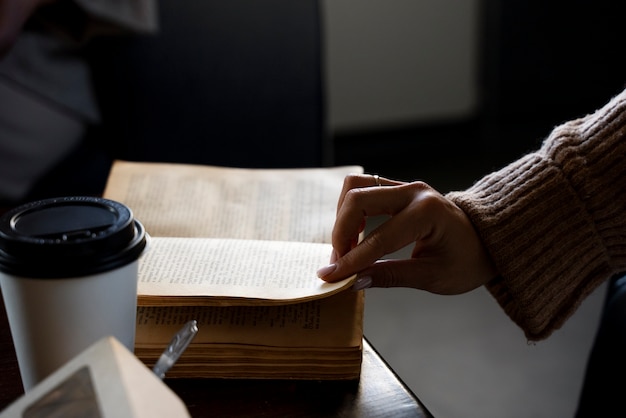 你的胃酸能溶解刀片（胃酸可以溶解硬币吗）