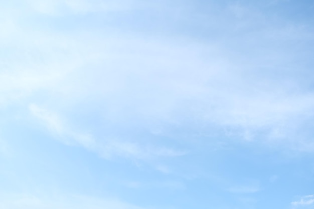 收音机的黄昏：小众媒介的顽强生存（收音机片段）