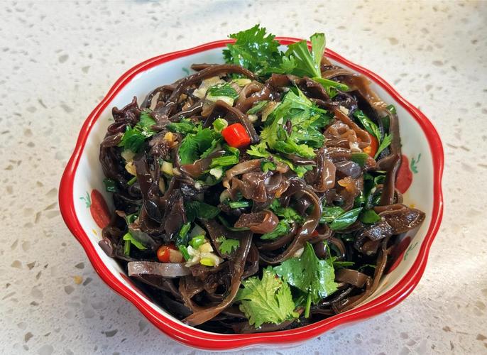 凉拌木耳的做法（凉拌木耳的做法最简单）